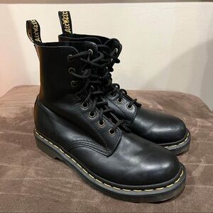 Dr. Martens Women’s 1460 Softy T 8 Eye Boot Combat  Size 8
